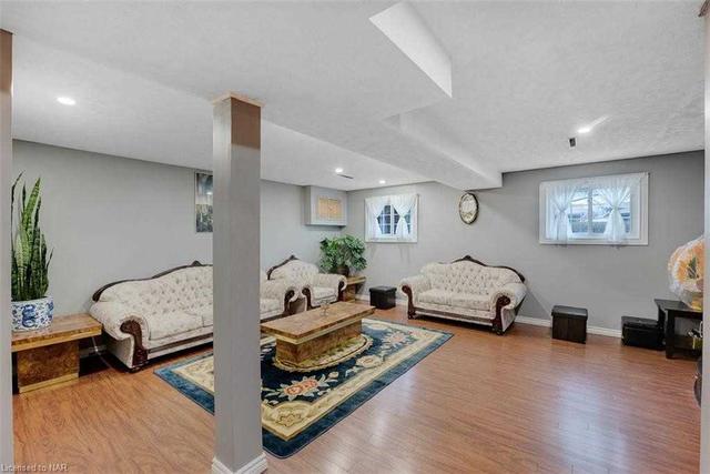 32 Dundonald St, House detached with 3 bedrooms, 2 bathrooms and 13 parking in St. Catharines ON | Image 16