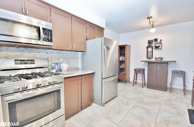 1045 Goshen Road, House detached with 3 bedrooms, 1 bathrooms and 8 parking in Innisfil ON | Image 3