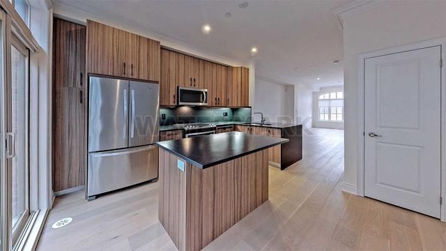 3879b Bloor St W, House attached with 3 bedrooms, 2 bathrooms and 2 parking in Toronto ON | Image 13