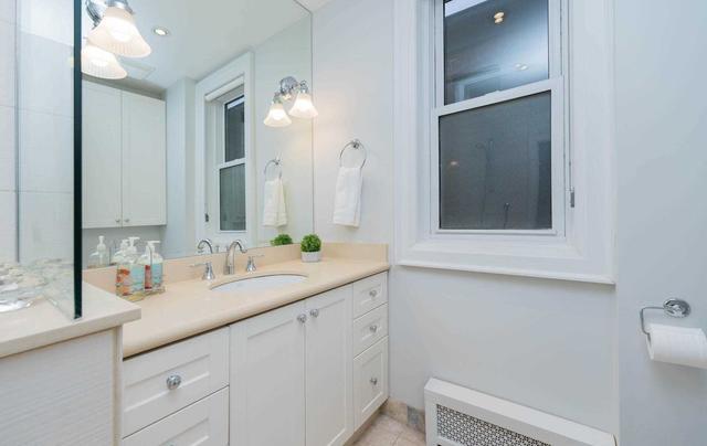 228 St Germain Ave, House detached with 3 bedrooms, 2 bathrooms and 1 parking in Toronto ON | Image 13