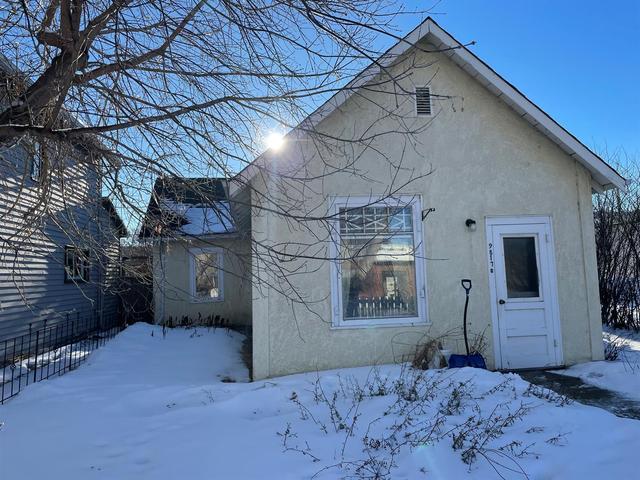 9817 98 Avenue, House detached with 2 bedrooms, 1 bathrooms and 2 parking in Peace River AB | Image 10