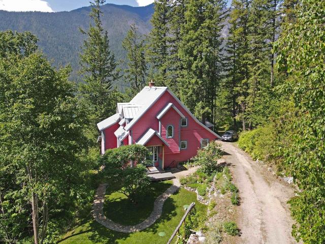 5315 Highway 6, House detached with 3 bedrooms, 2 bathrooms and null parking in Central Kootenay H BC | Image 1