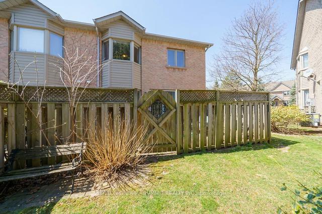 10 - 320 Hamilton Dr, Townhouse with 3 bedrooms, 3 bathrooms and 2 parking in Hamilton ON | Image 5