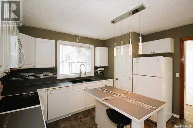 310 Parks Street, House detached with 4 bedrooms, 2 bathrooms and null parking in Whitewood SK | Image 5