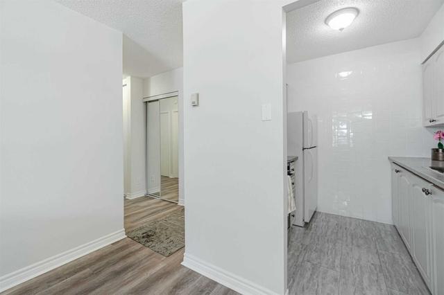 211 - 940 Caledonia Rd, Condo with 2 bedrooms, 1 bathrooms and 1 parking in Toronto ON | Image 6