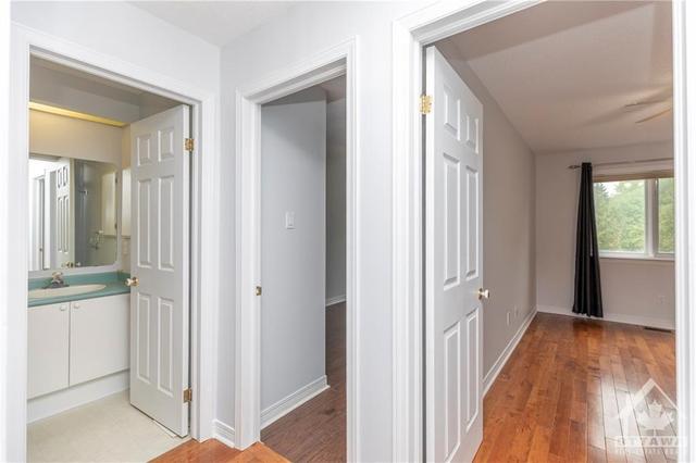 79 Grenadier Way, Townhouse with 3 bedrooms, 3 bathrooms and 3 parking in Ottawa ON | Image 4