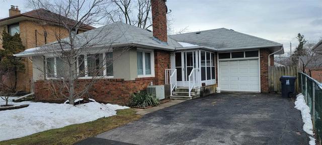 596 Burnhamthorpe Rd, House detached with 3 bedrooms, 1 bathrooms and 2 parking in Toronto ON | Image 1
