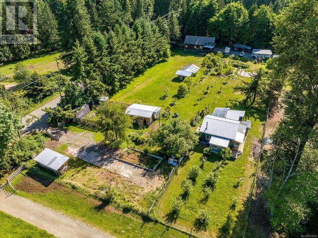 3326 Royston Rd, House detached with 5 bedrooms, 2 bathrooms and 10 parking in Comox Valley A BC | Image 1