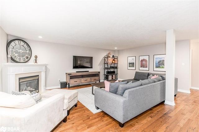 166 Pringle Drive, House detached with 4 bedrooms, 2 bathrooms and 8 parking in Barrie ON | Image 2