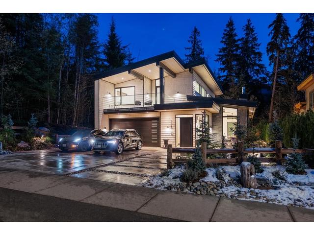 3340 Mamquam Road, House detached with 4 bedrooms, 4 bathrooms and 6 parking in Squamish BC | Image 3