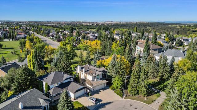 236 Evergreen Court Sw, House detached with 5 bedrooms, 3 bathrooms and 5 parking in Calgary AB | Image 2