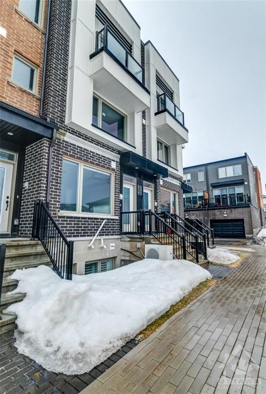 519 Ozawa Private, House attached with 2 bedrooms, 1 bathrooms and 1 parking in Ottawa ON | Image 2