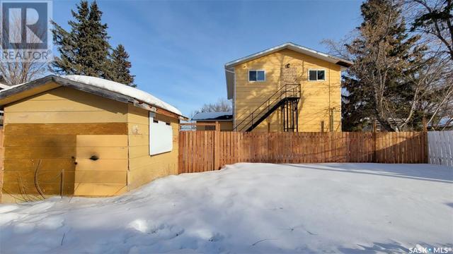 1671 104th Street, House detached with 7 bedrooms, 4 bathrooms and null parking in North Battleford CY SK | Image 2
