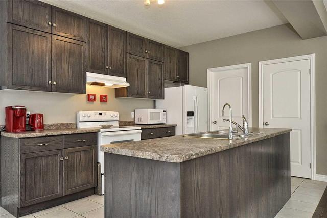 79 Elmbank Tr, House detached with 3 bedrooms, 4 bathrooms and 2 parking in Kitchener ON | Image 3