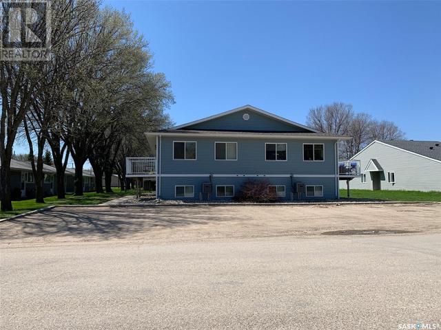 411a/b Broadway Avenue, House detached with 3 bedrooms, 3 bathrooms and null parking in Moosomin SK | Image 1