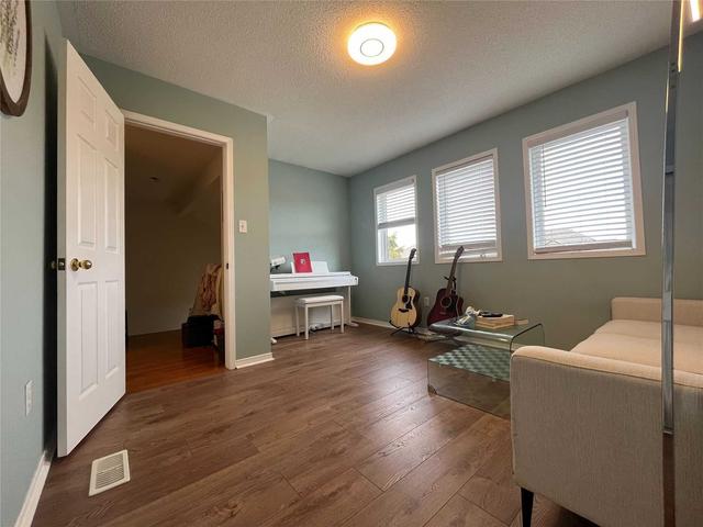 574 Taylor Cres, House detached with 4 bedrooms, 3 bathrooms and 3.5 parking in Burlington ON | Image 2