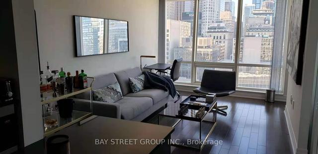 1707 - 8 The Esplanade Ave, Condo with 1 bedrooms, 1 bathrooms and 0 parking in Toronto ON | Image 3