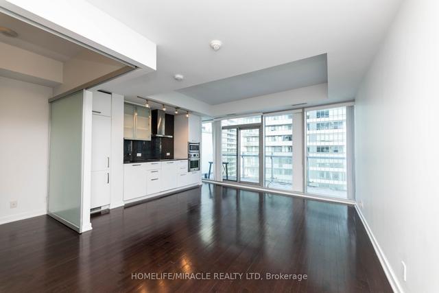 2901 - 14 York St, Condo with 3 bedrooms, 2 bathrooms and 1 parking in Toronto ON | Image 2