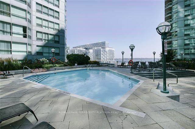 1008 - 10 Yonge St, Condo with 1 bedrooms, 1 bathrooms and 1 parking in Toronto ON | Image 4