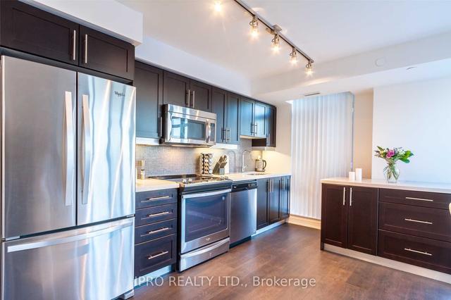 1106 - 525 Adelaide St W, Condo with 3 bedrooms, 2 bathrooms and 1 parking in Toronto ON | Image 14