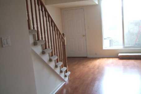 02 - 10 Turntable Cres, Townhouse with 3 bedrooms, 2 bathrooms and 1 parking in Toronto ON | Image 4