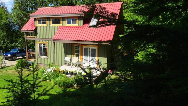 8788 Highway 6, House detached with 2 bedrooms, 2 bathrooms and null parking in Central Kootenay H BC | Image 3