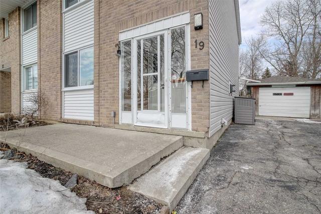 19 Roberts Cres, House semidetached with 3 bedrooms, 2 bathrooms and 5 parking in Kitchener ON | Image 12