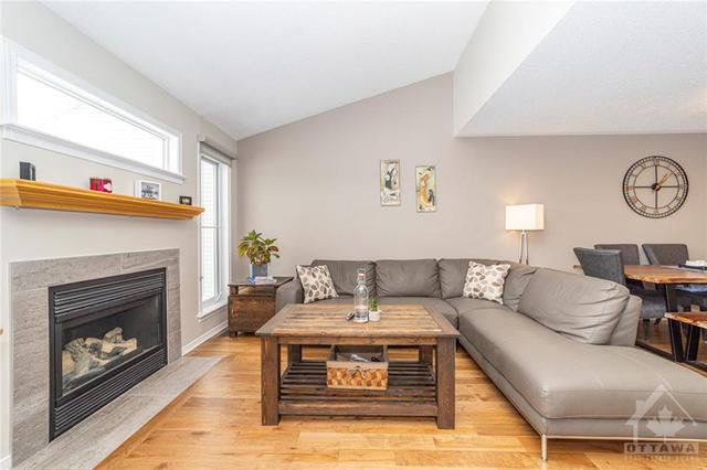 95 Gray Crescent, Townhouse with 3 bedrooms, 3 bathrooms and 3 parking in Ottawa ON | Image 7