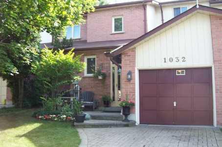 1032 Serdica Crt, House attached with 3 bedrooms, 2 bathrooms and 3 parking in Mississauga ON | Image 1