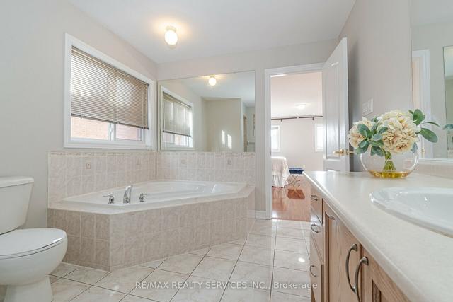12 Martree Cres, House semidetached with 3 bedrooms, 3 bathrooms and 3 parking in Brampton ON | Image 14