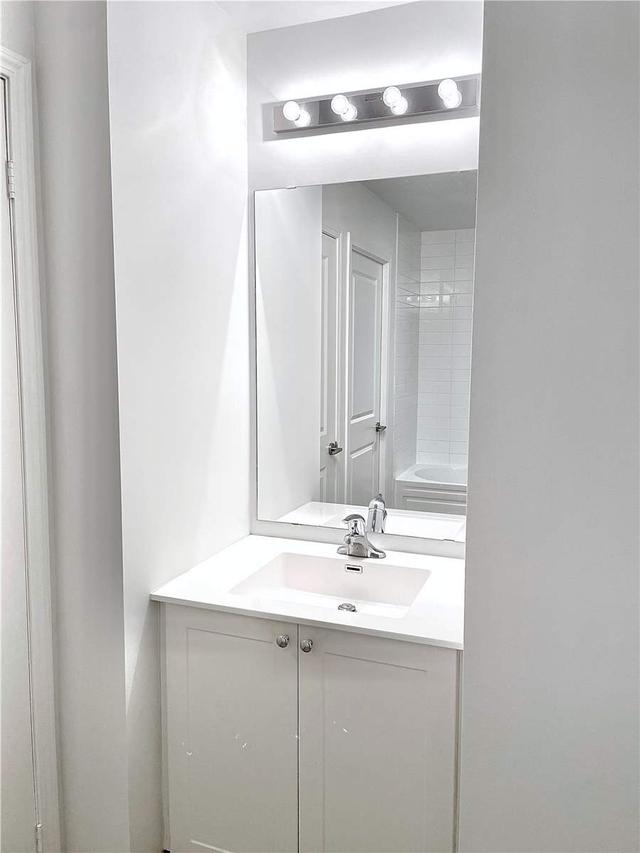 01 - 39 Annie Craig Dr, Condo with 1 bedrooms, 1 bathrooms and 1 parking in Toronto ON | Image 4