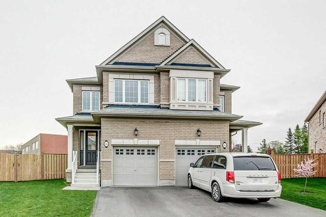 102 Narbonne Cres, House semidetached with 3 bedrooms, 3 bathrooms and 1 parking in Hamilton ON | Image 1
