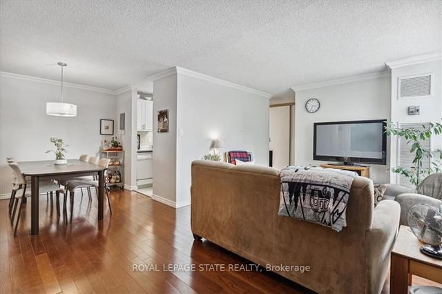 305 - 222 Jackson St W, Condo with 2 bedrooms, 1 bathrooms and 1 parking in Hamilton ON | Image 3