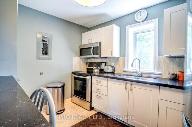 1531 Queen St E, House semidetached with 3 bedrooms, 4 bathrooms and 0 parking in Toronto ON | Image 9