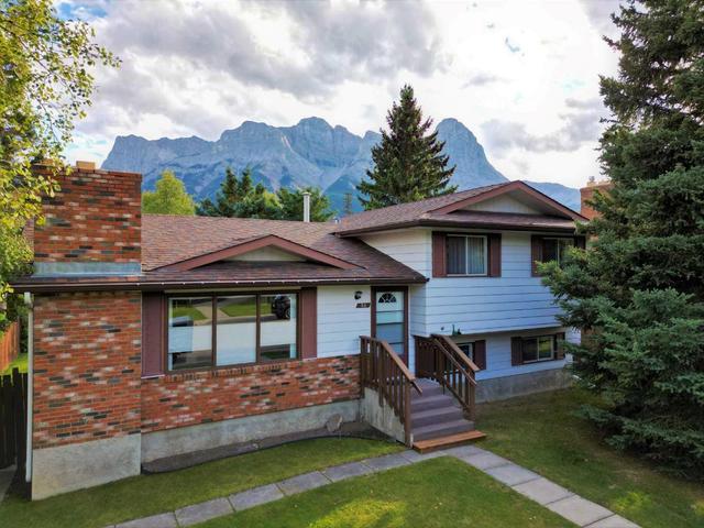 32 Mt Peechee Place, House detached with 3 bedrooms, 1 bathrooms and 3 parking in Canmore AB | Image 1