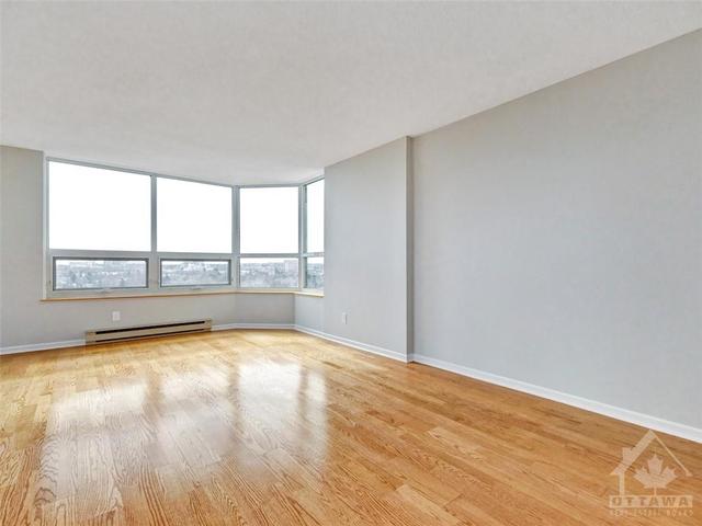 1503 - 1500 Riverside Drive, Condo with 2 bedrooms, 2 bathrooms and 1 parking in Ottawa ON | Image 5