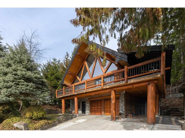 40518 Thunderbird Ridge, House detached with 4 bedrooms, 3 bathrooms and 6 parking in Squamish BC | Image 2