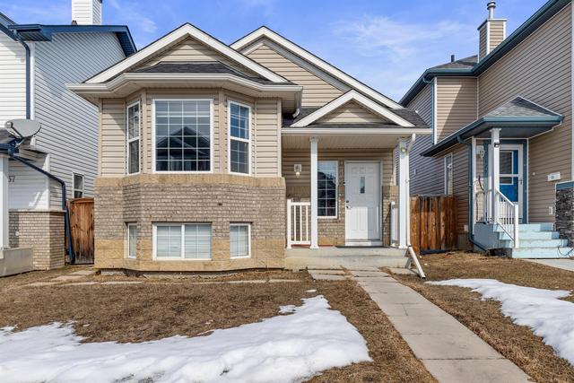 133 Saddlefield Crescent Ne, House detached with 5 bedrooms, 2 bathrooms and 5 parking in Calgary AB | Image 1