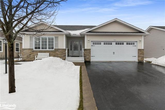 11 Marvin Gardens Boulevard, House detached with 2 bedrooms, 2 bathrooms and 4 parking in Wasaga Beach ON | Image 1