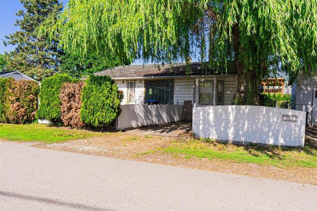 455 Montgomery Road, House detached with 4 bedrooms, 1 bathrooms and null parking in Kelowna BC | Image 1