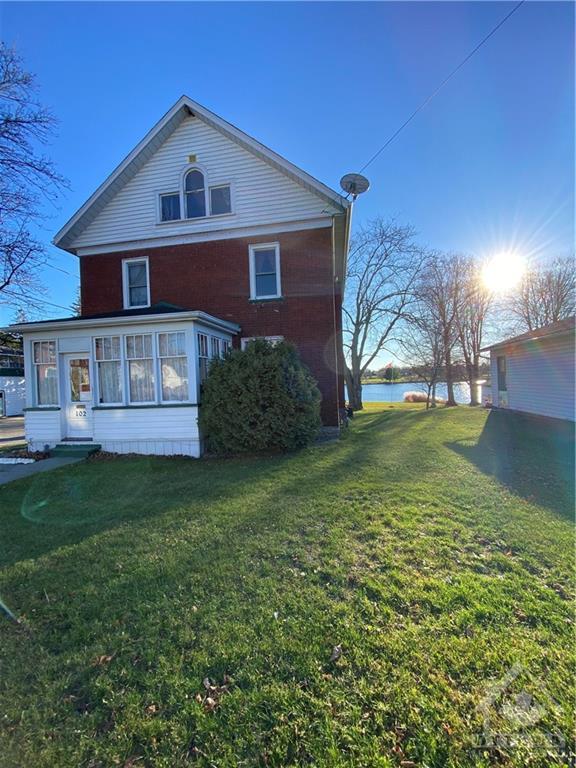 102 Queen Street, Home with 0 bedrooms, 0 bathrooms and 4 parking in Smiths Falls ON | Image 2