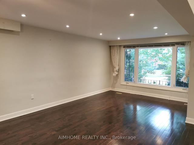 15 Mandel Cres, House detached with 4 bedrooms, 3 bathrooms and 4 parking in Toronto ON | Image 12