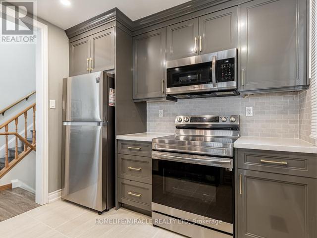 5 Benhur Cres, House detached with 3 bedrooms, 2 bathrooms and 3 parking in Toronto ON | Image 11