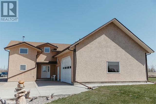 84055 Rgrd 211a, House detached with 6 bedrooms, 3 bathrooms and null parking in Lethbridge County AB | Image 1