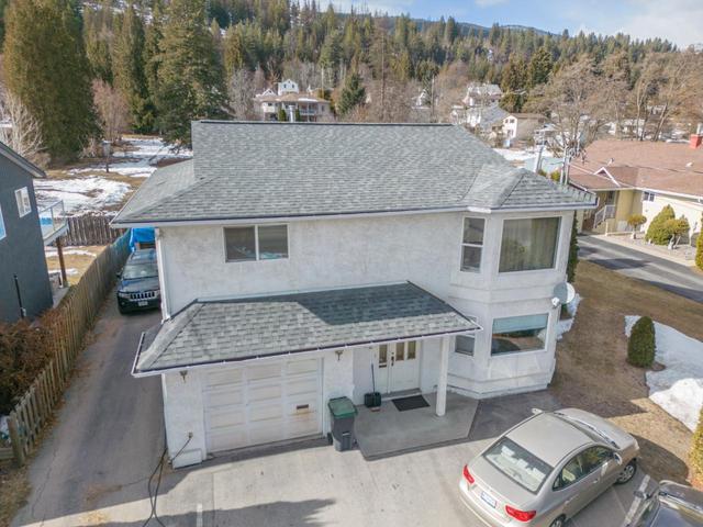 2812 Columbia Avenue, House detached with 5 bedrooms, 3 bathrooms and null parking in Castlegar BC | Image 17