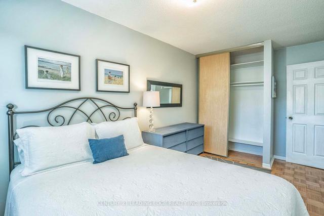 68 - 68 Foster Cres, Townhouse with 3 bedrooms, 2 bathrooms and 2 parking in Brampton ON | Image 16