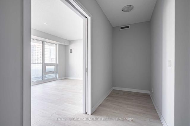 1411 - 2221 Yonge St, Condo with 1 bedrooms, 1 bathrooms and 0 parking in Toronto ON | Image 6