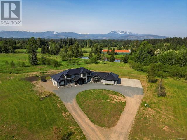 2355 Coleman Rd, House detached with 5 bedrooms, 4 bathrooms and 12 parking in Comox Valley B (Lazo North) BC | Image 7