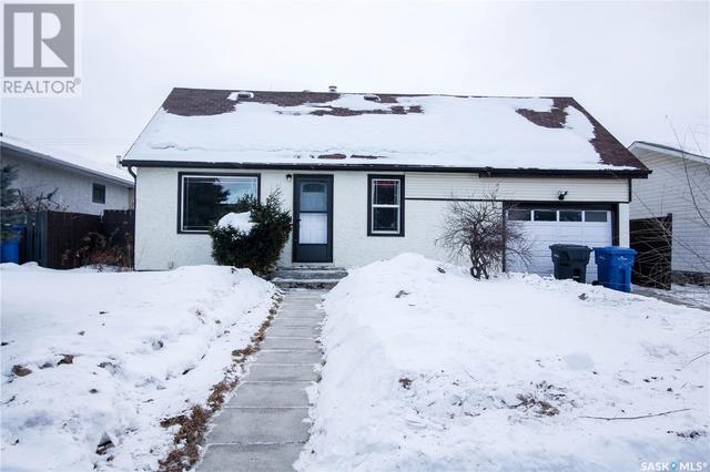 1382 109th Street, House detached with 4 bedrooms, 2 bathrooms and null parking in North Battleford CY SK | Image 2