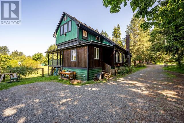 3326 Royston Rd, House detached with 5 bedrooms, 2 bathrooms and 10 parking in Comox Valley A BC | Image 4